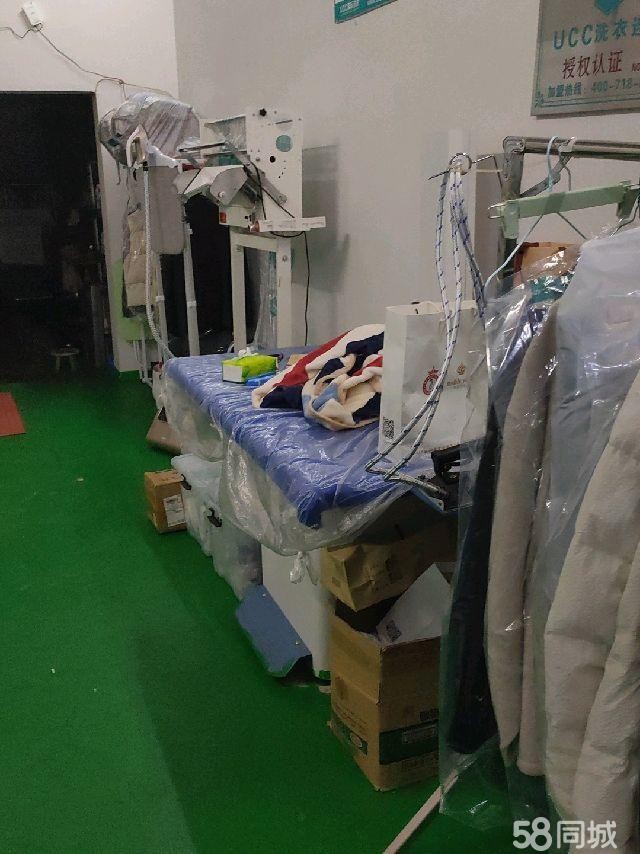 (转让)闹市路边，人群集中，有固定客户，年收入30万左右