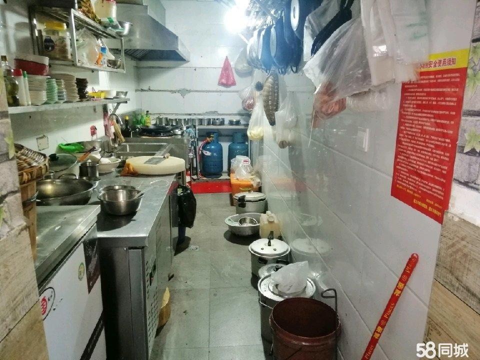 (转让)本店位于医学院对面，门面方正，人流量大。