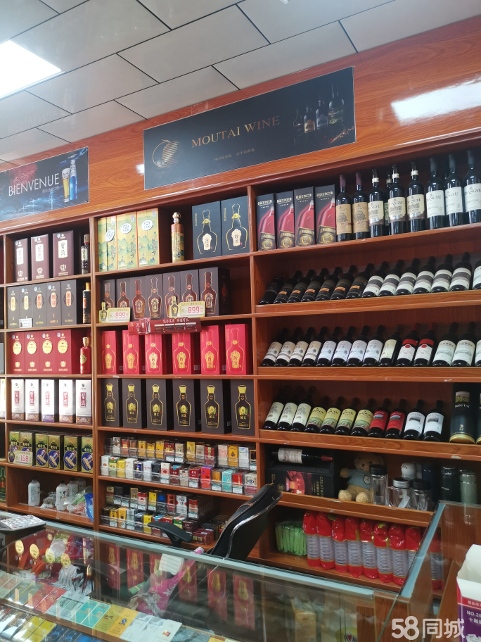 (转让)店铺位置好, 小区正门口，接手可经营。高档装修