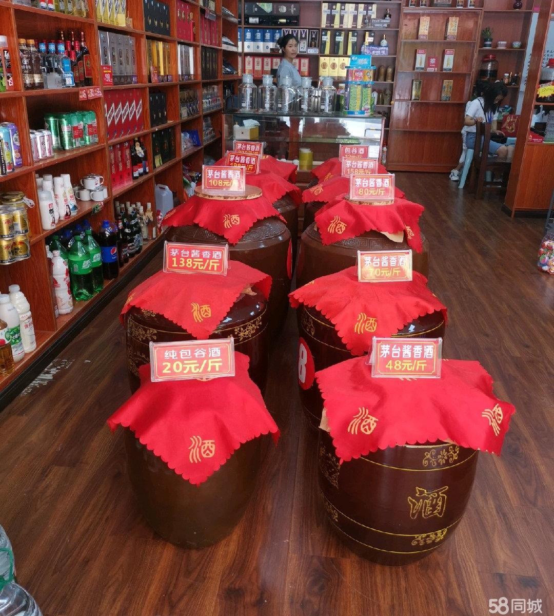(转让)店铺位置好, 小区正门口，接手可经营。高档装修