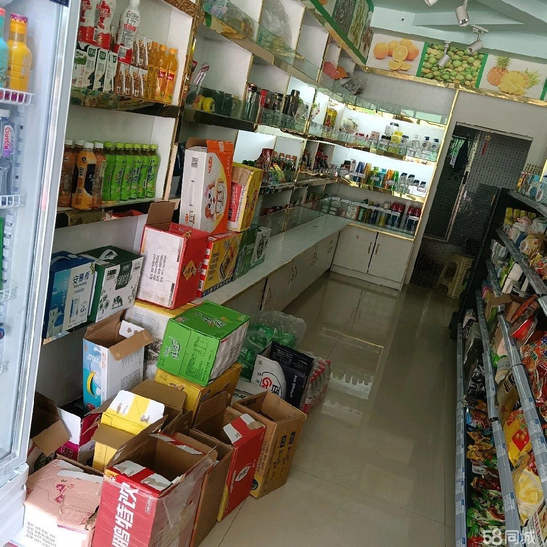 (转让)店门口就是小区停车位，几百米就是小学。