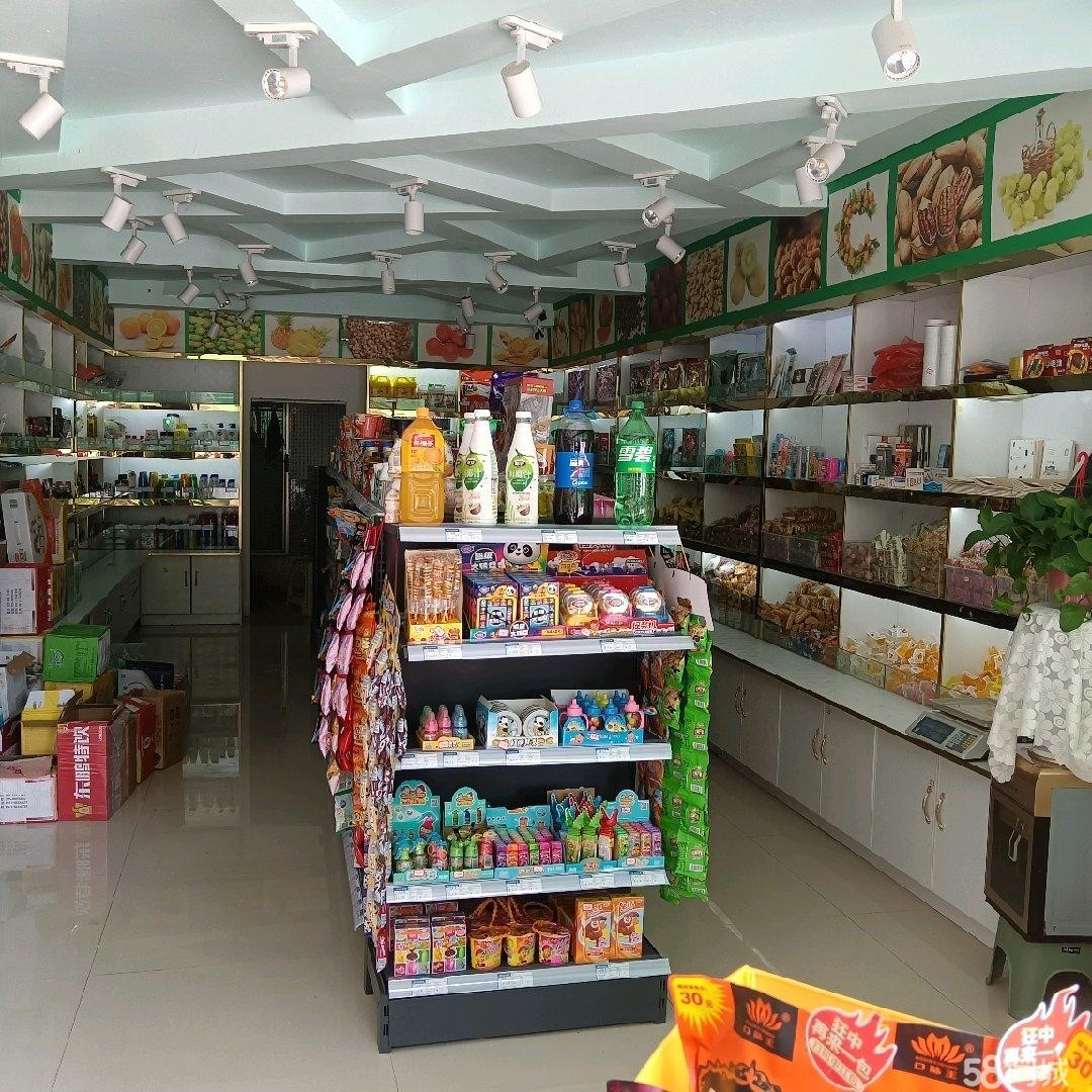(转让)店门口就是小区停车位，几百米就是小学。