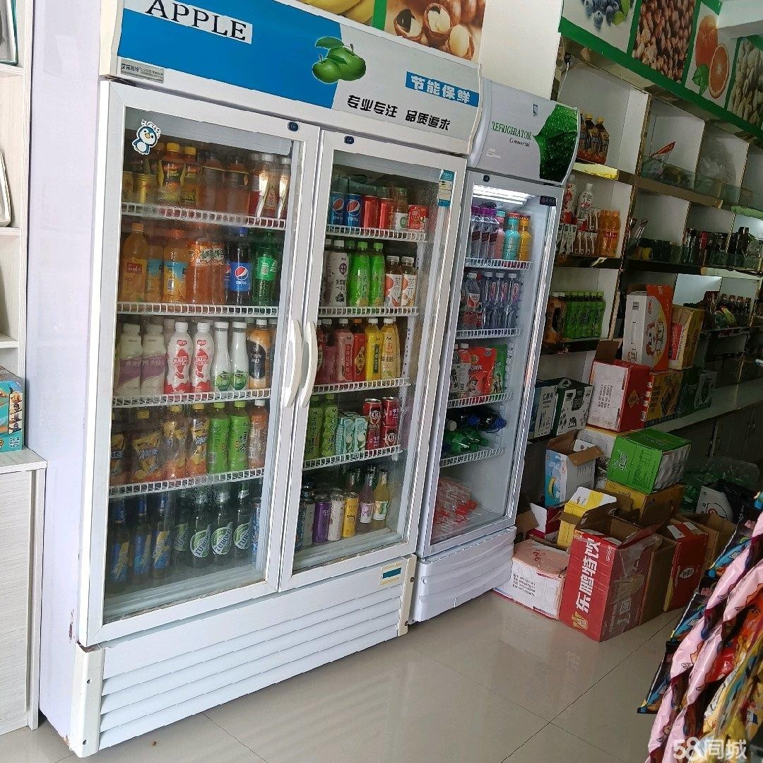(转让)店门口就是小区停车位，几百米就是小学。