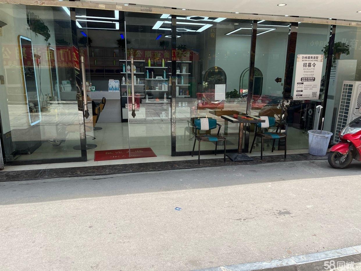 (转让)房屋空间大。彩光好。门头大气