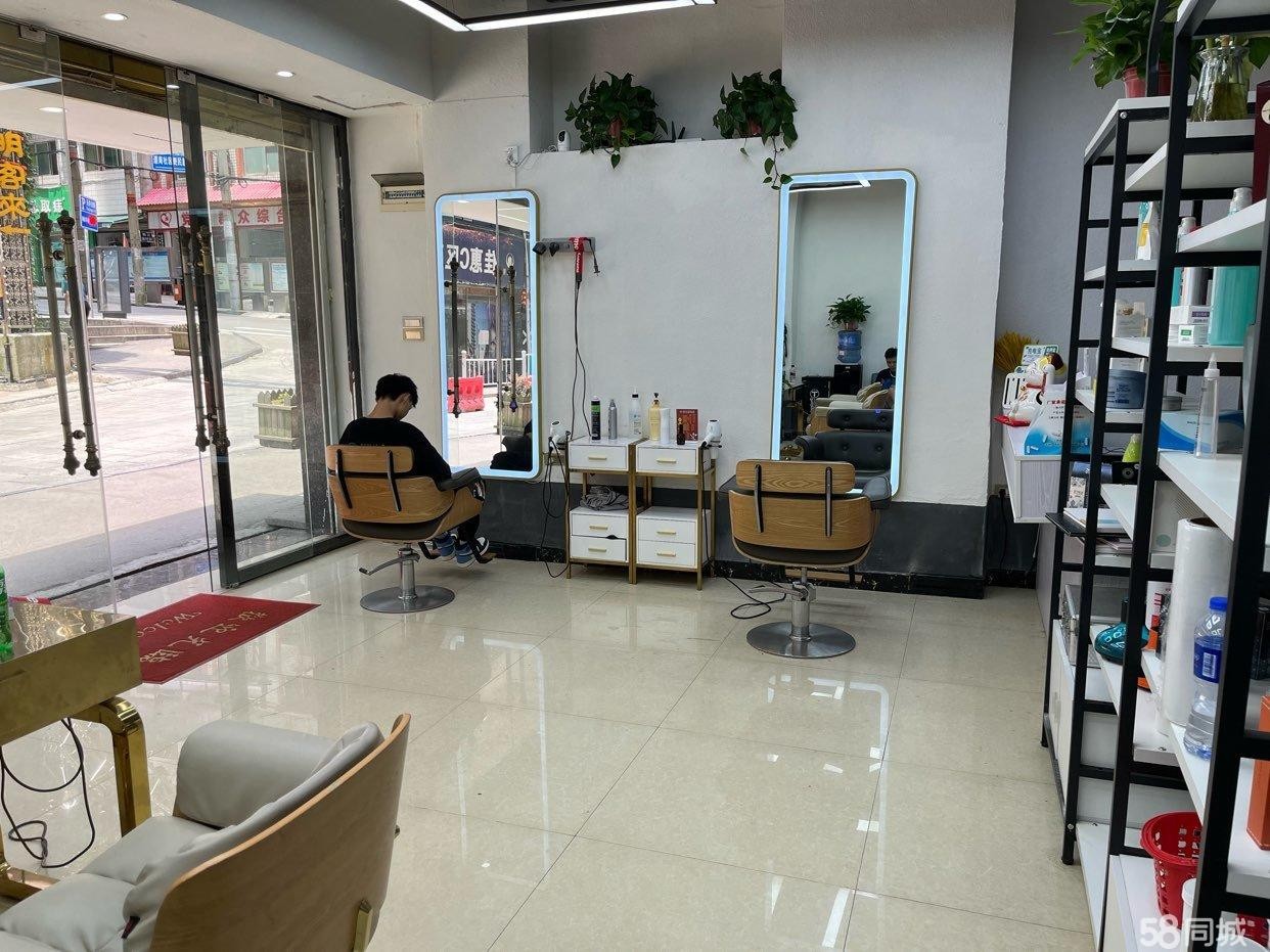 (转让)房屋空间大。彩光好。门头大气