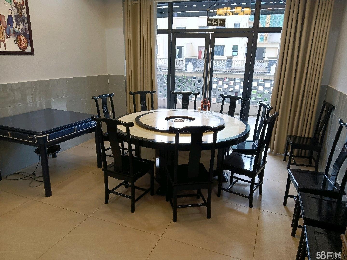 (转让)圣城公园美食街9号楼，二楼，总面积338cm,有四间包房