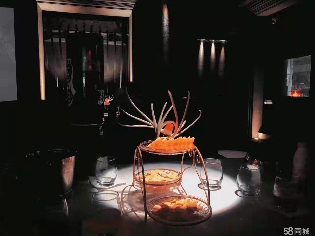 (转让)澳门路中段公交车站牌旁
