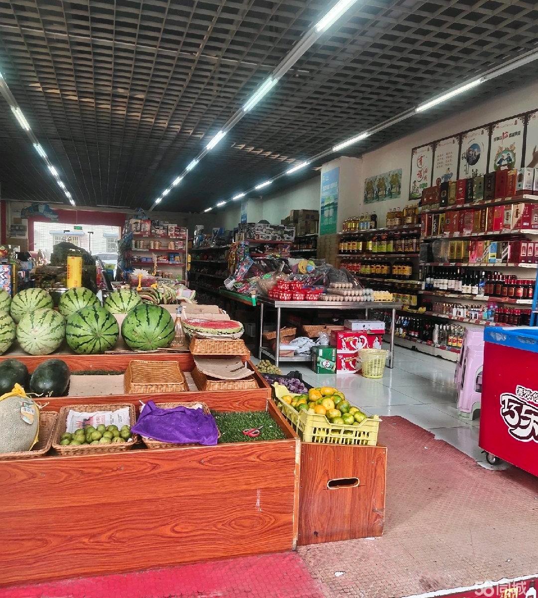 (转让)位于成熟小区门口，八年老店生意稳定。由于本人还有别的店经营。