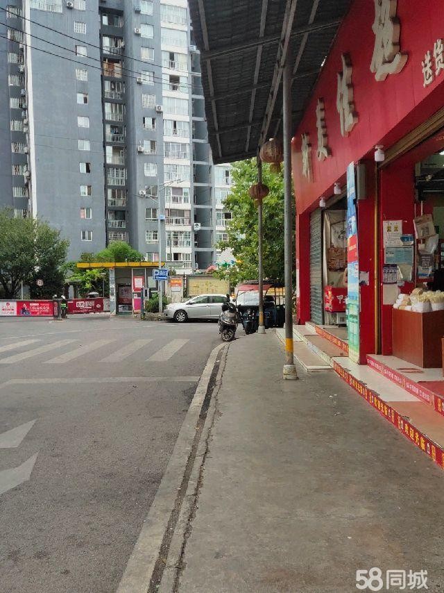 (转让)位于成熟小区门口，八年老店生意稳定。由于本人还有别的店经营。
