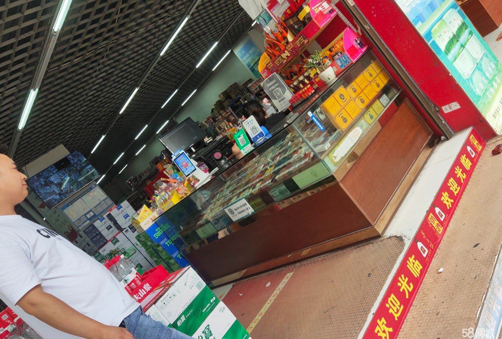 (转让)位于成熟小区门口，八年老店生意稳定。由于本人还有别的店经营。