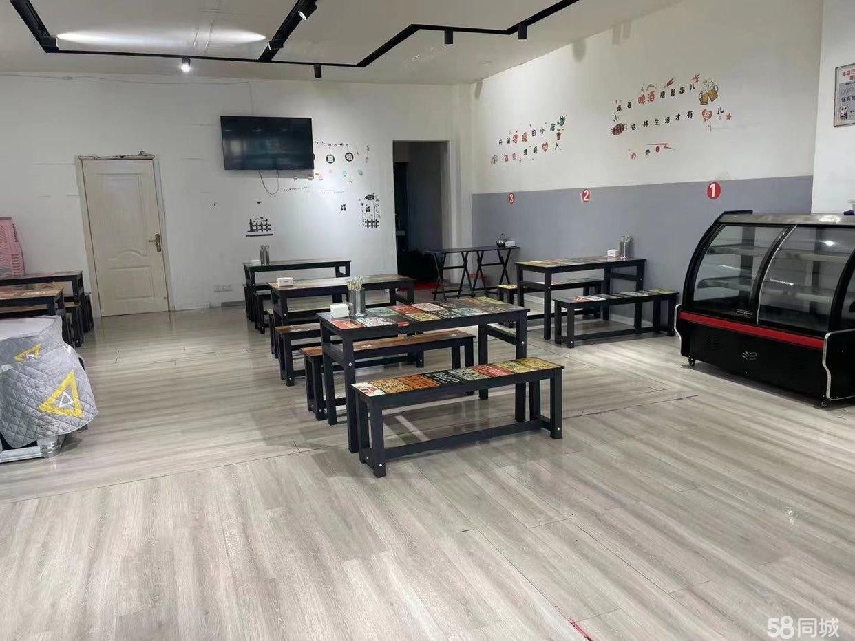 (转让)门面有小阁楼。洗手间2个
