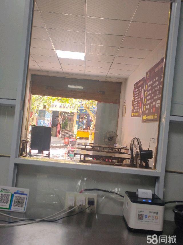 (转让)人流量很大，附近有公园，广场，楼上网吧