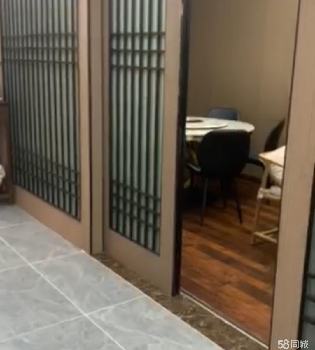(转让)豪华装修，大厅宽敞，还有5间包房，单价低，公摊小