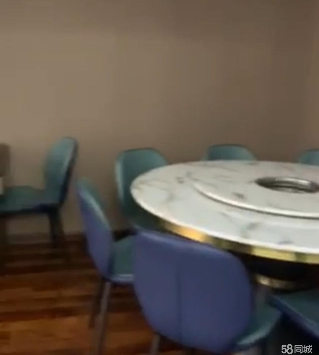 (转让)豪华装修，大厅宽敞，还有5间包房，单价低，公摊小