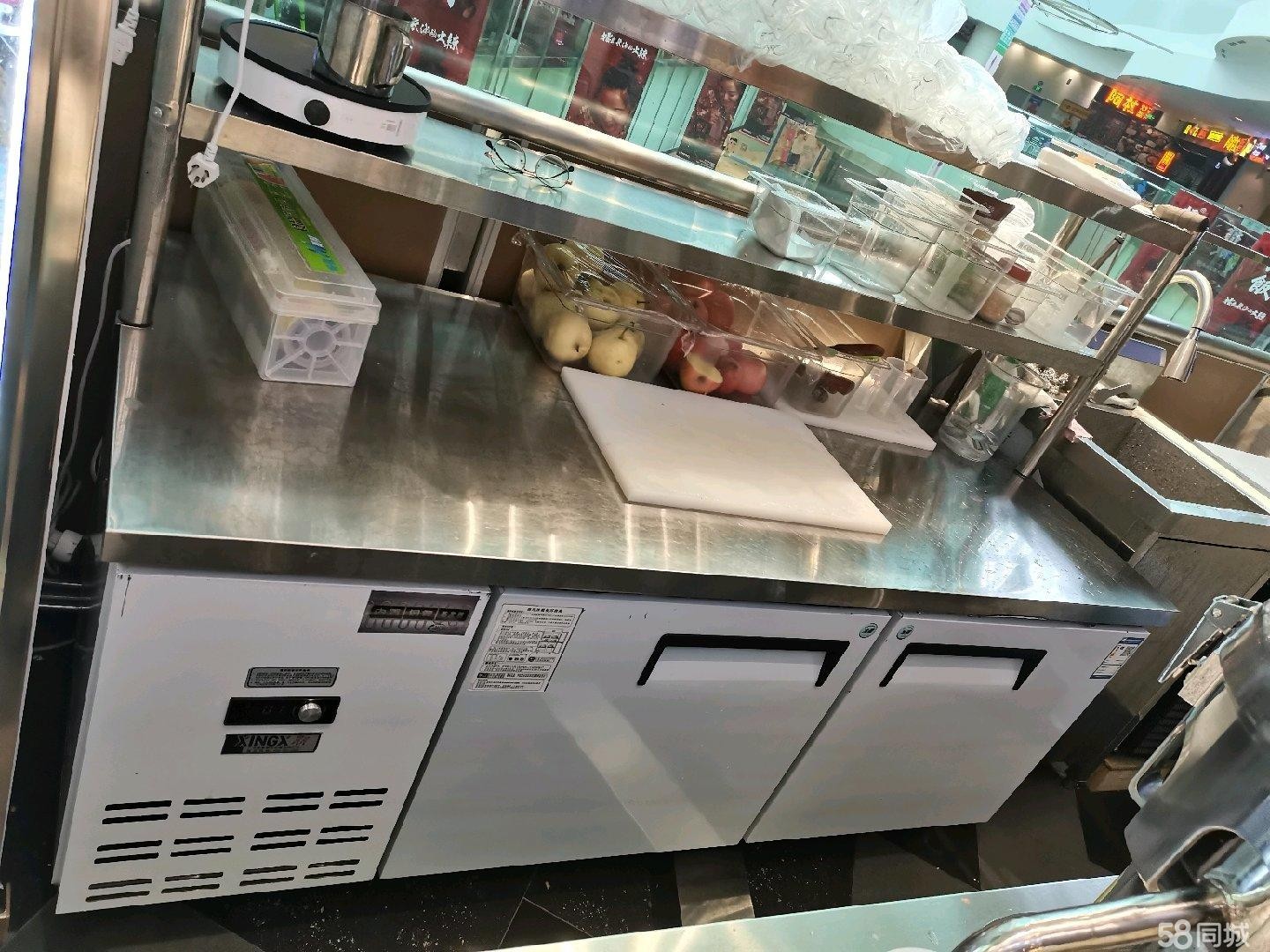 (转让)本店铺在购物中心3楼,电梯出口处。