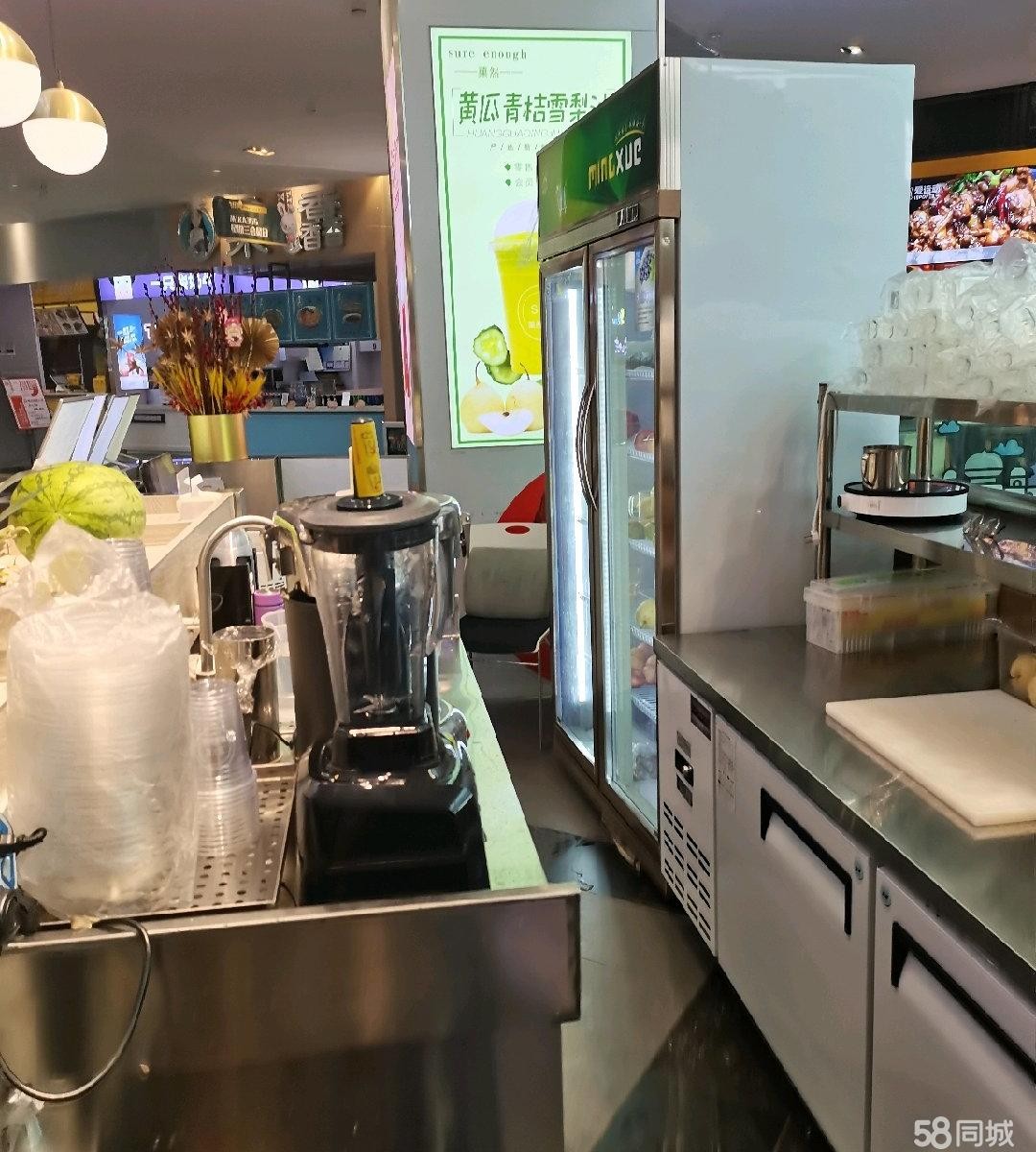 (转让)本店铺在购物中心3楼,电梯出口处。