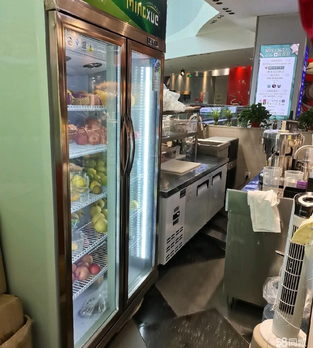 (转让)本店铺在购物中心3楼,电梯出口处。