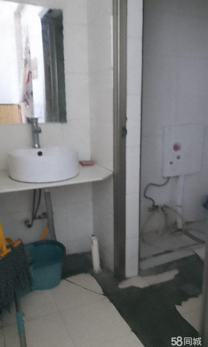 (转让) 70平米装修好，设施齐, 地段佳，还有6个月房租转手就能经营。