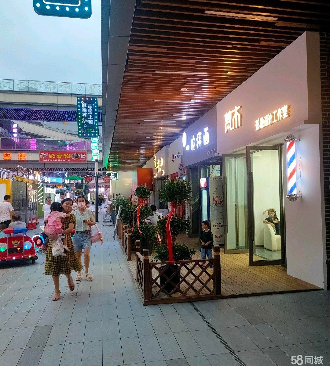 (转让)街面人流大，新装修，店铺地基位置好。店铺二楼己隔好