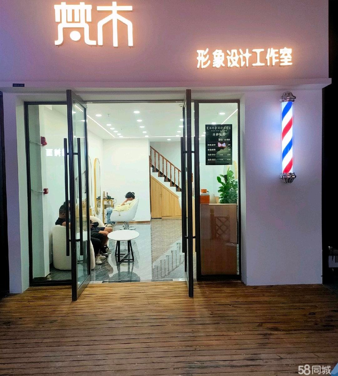 (转让)街面人流大，新装修，店铺地基位置好。店铺二楼己隔好