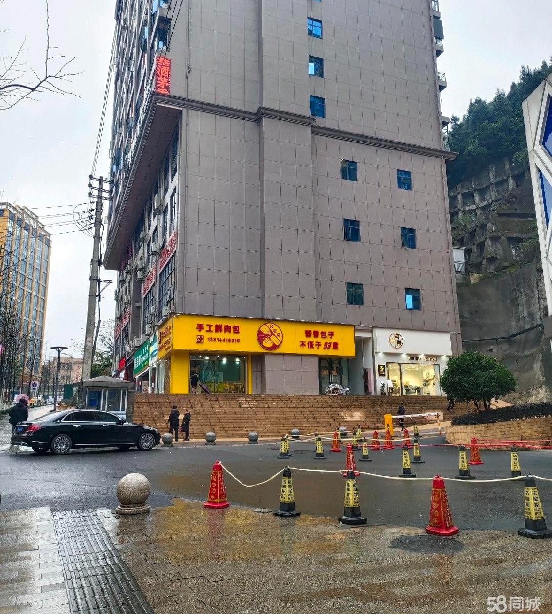(转让)非常好的位置，人流非常大，展示面非常好