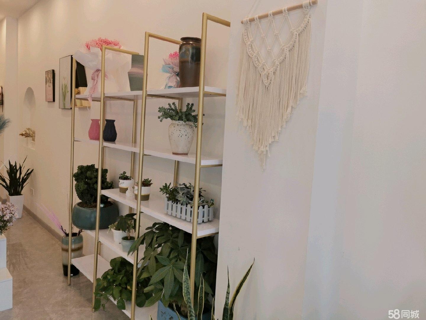 (转让)原花店门面低价转让，精装配套完善，可做其他行业