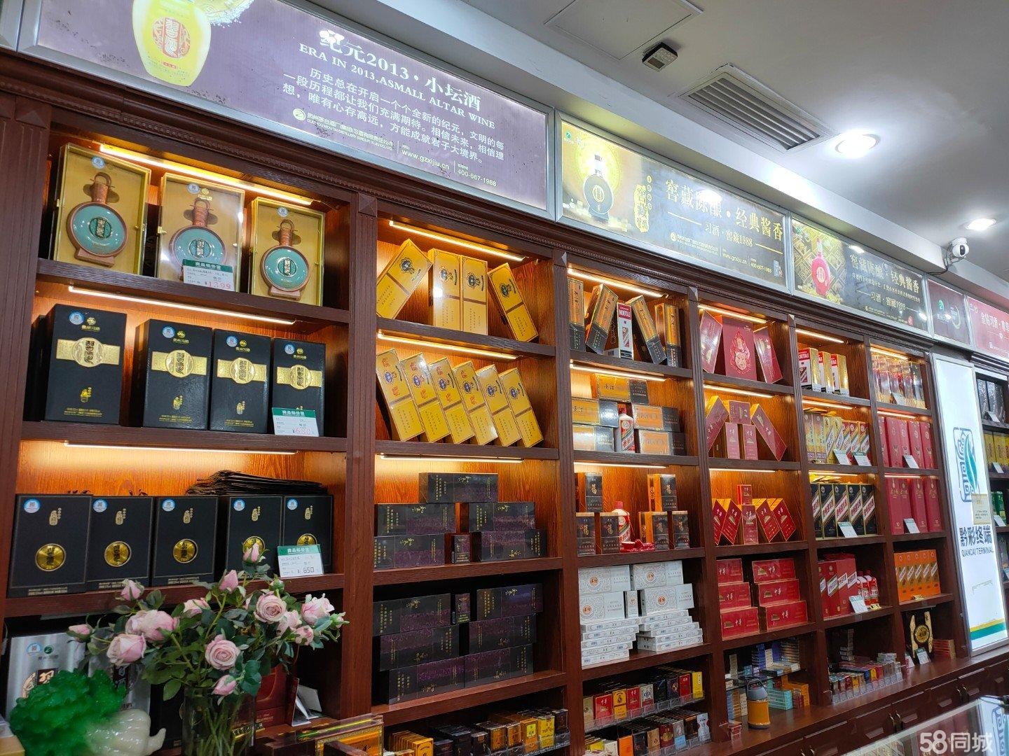 (转让)烟酒超市位于小区正大门，周边酒店，宾馆，饭店，医院，成熟商圈