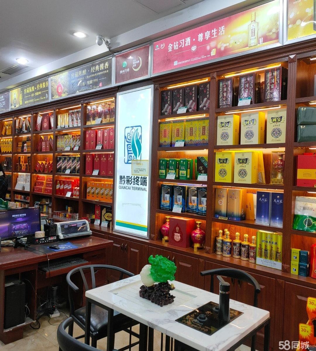 (转让)烟酒超市位于小区正大门，周边酒店，宾馆，饭店，医院，成熟商圈