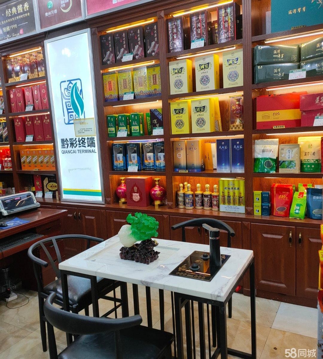 (转让)烟酒超市位于小区正大门，周边酒店，宾馆，饭店，医院，成熟商圈