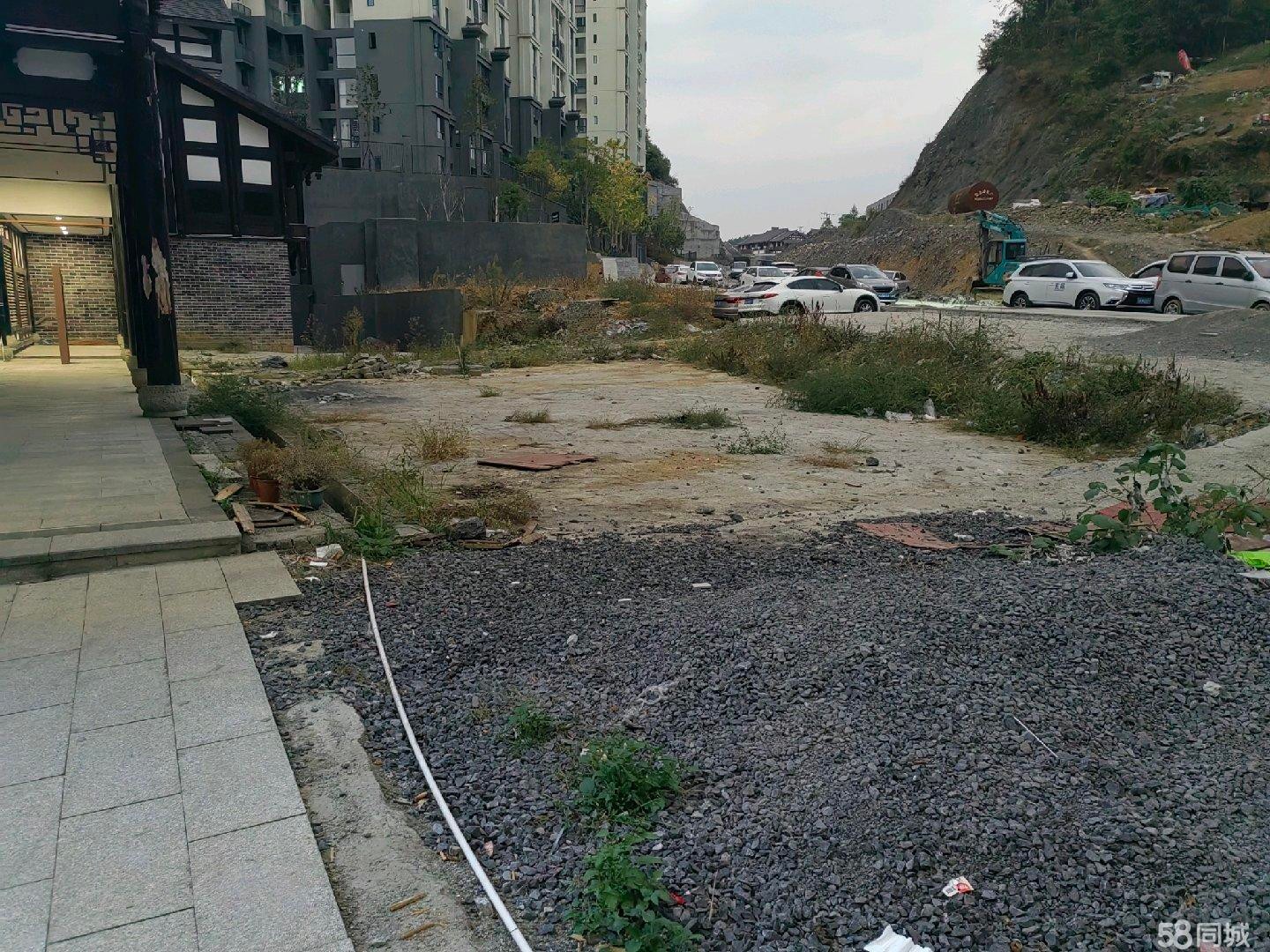(转让)店铺位于遵义古城，旁边有大型火锅店，湘菜馆。还有6个月房租