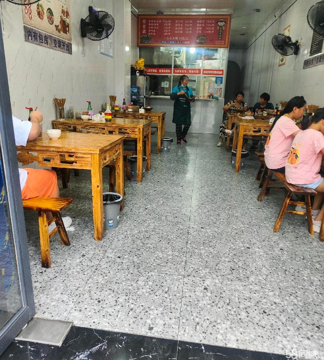 (转让)羊肉粉、火锅店转让。停车方便，人流量大，内含包房空调麻将机
