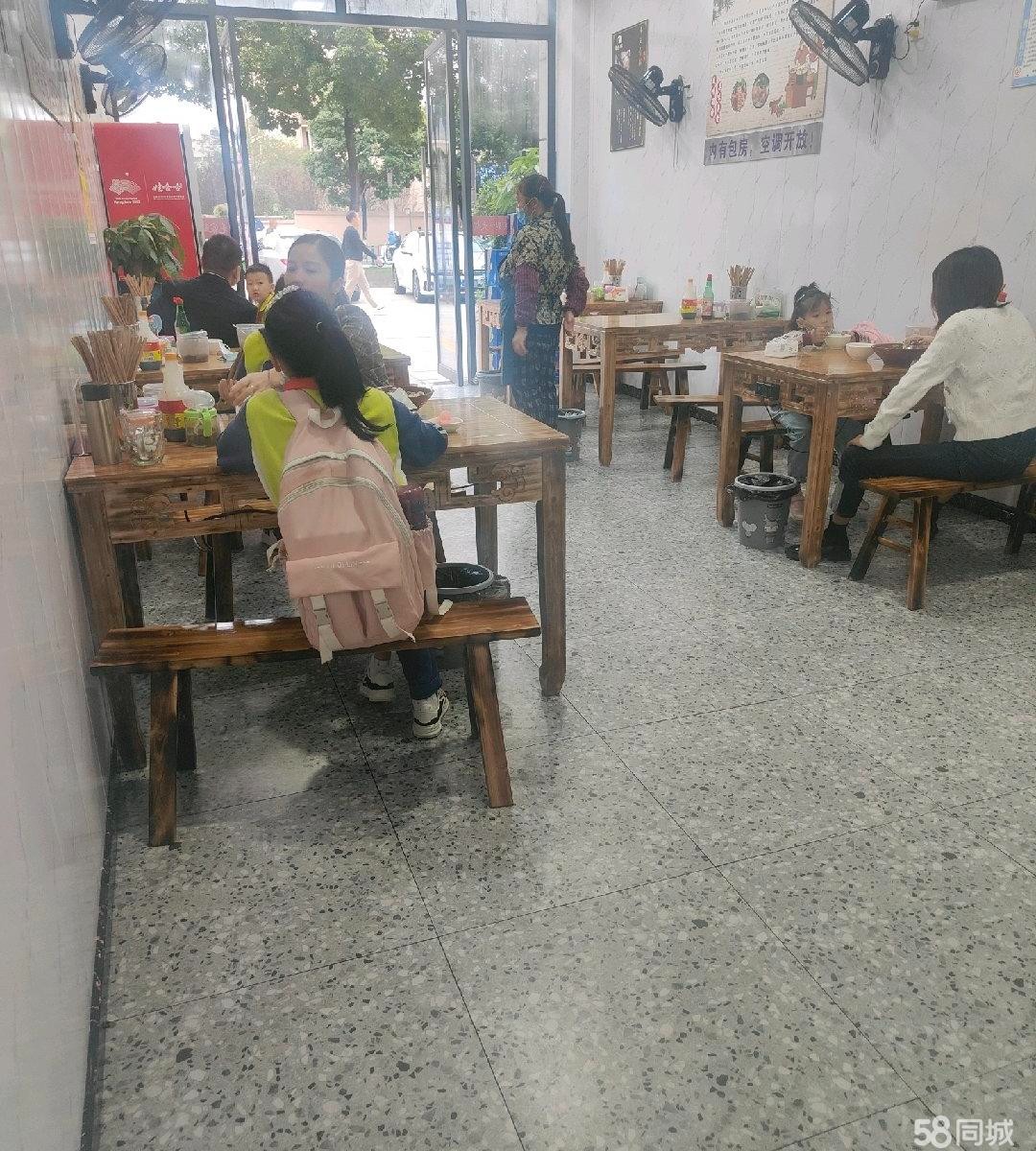 (转让)羊肉粉、火锅店转让。停车方便，人流量大，内含包房空调麻将机