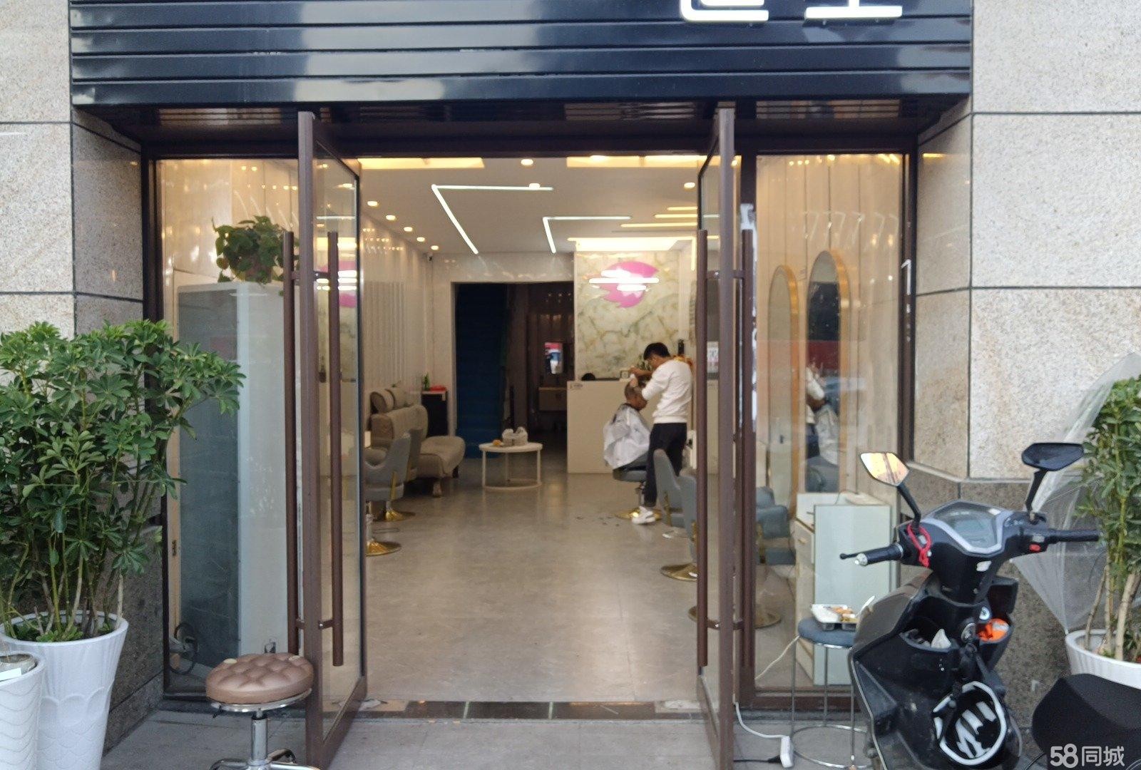 (转让)吾悅广场门店含泪转让，有意面谈