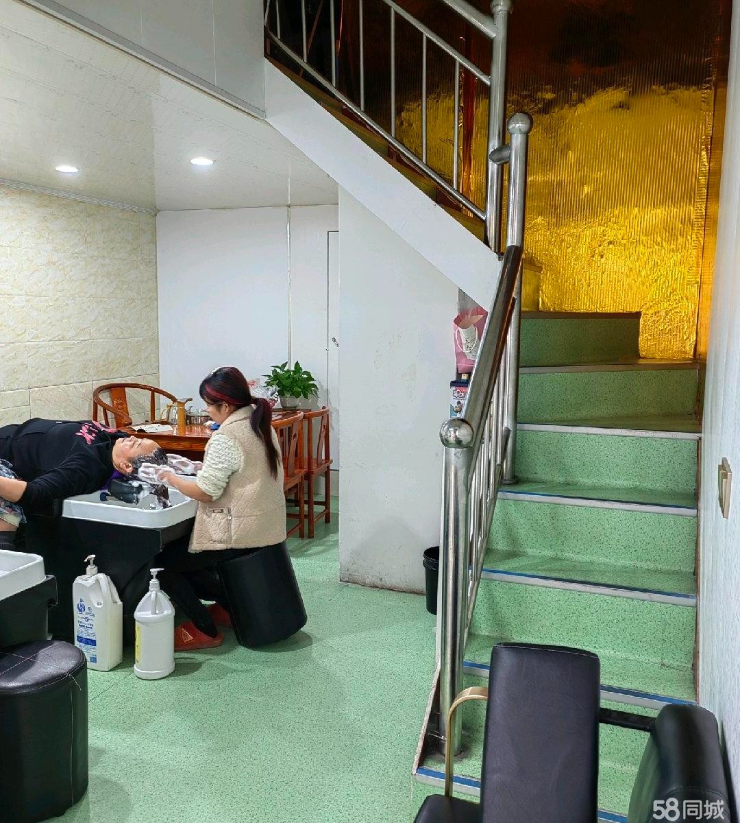 (转让)店里有阁楼，厨房，,