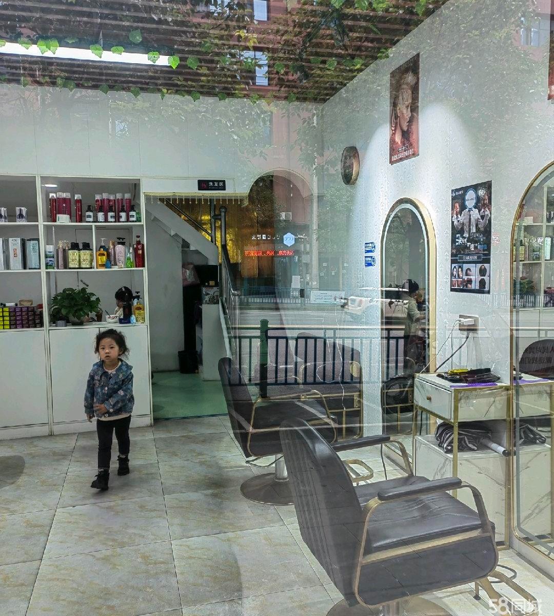 (转让)店里有阁楼，厨房，,