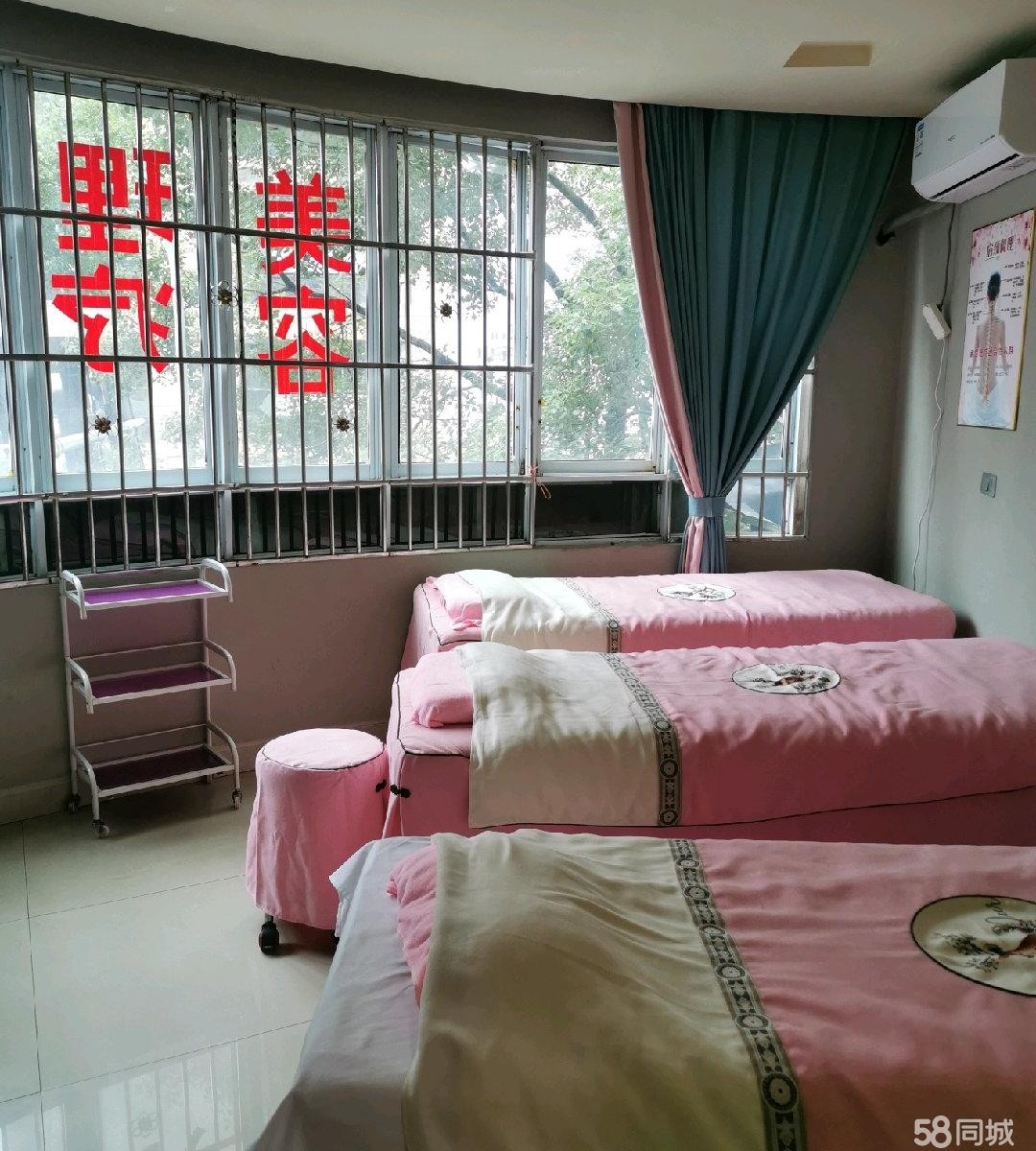 (转让)地段很好，十字路口，人流量很大，环境干净卫生.