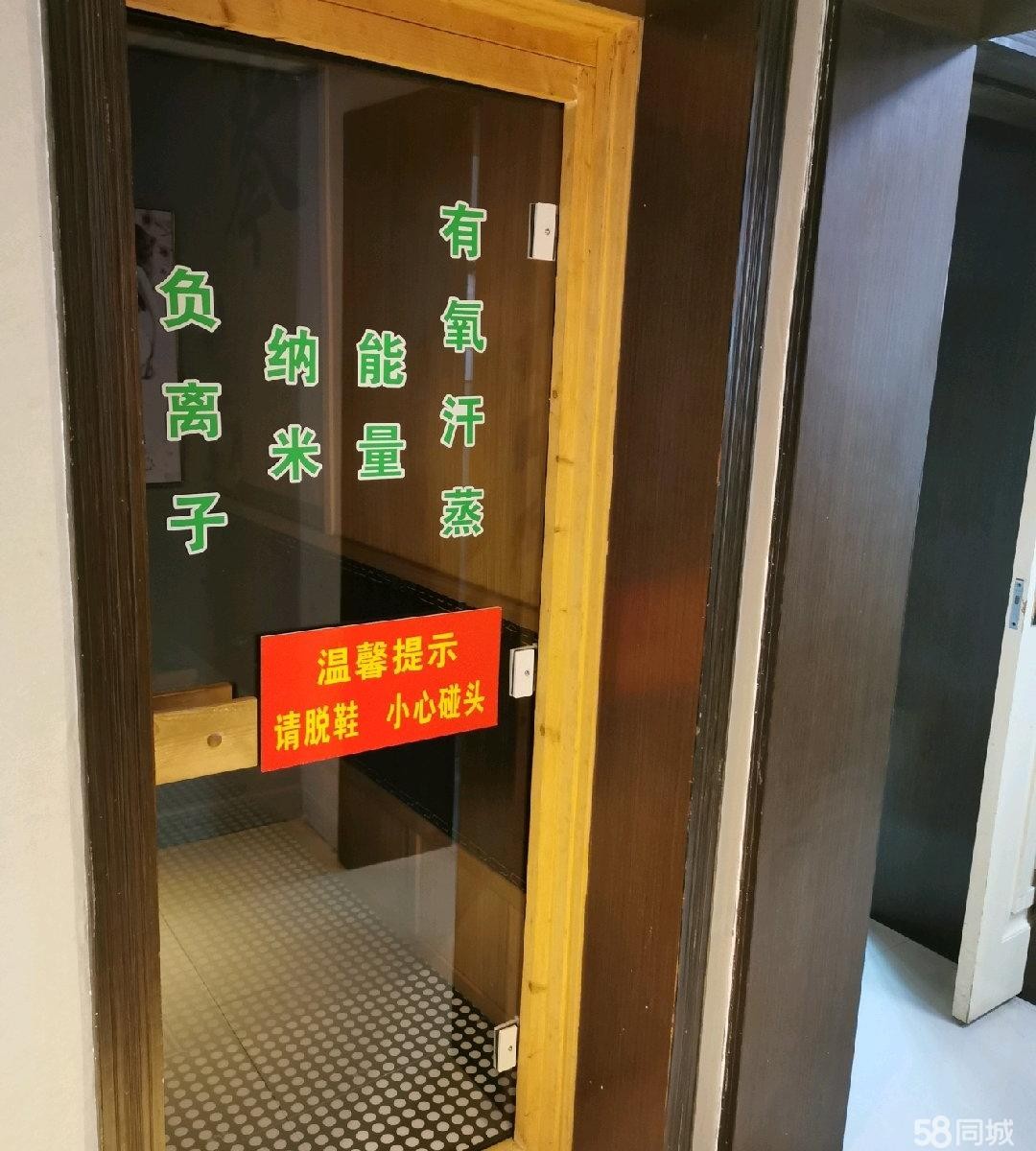 (转让)地段很好，十字路口，人流量很大，环境干净卫生.