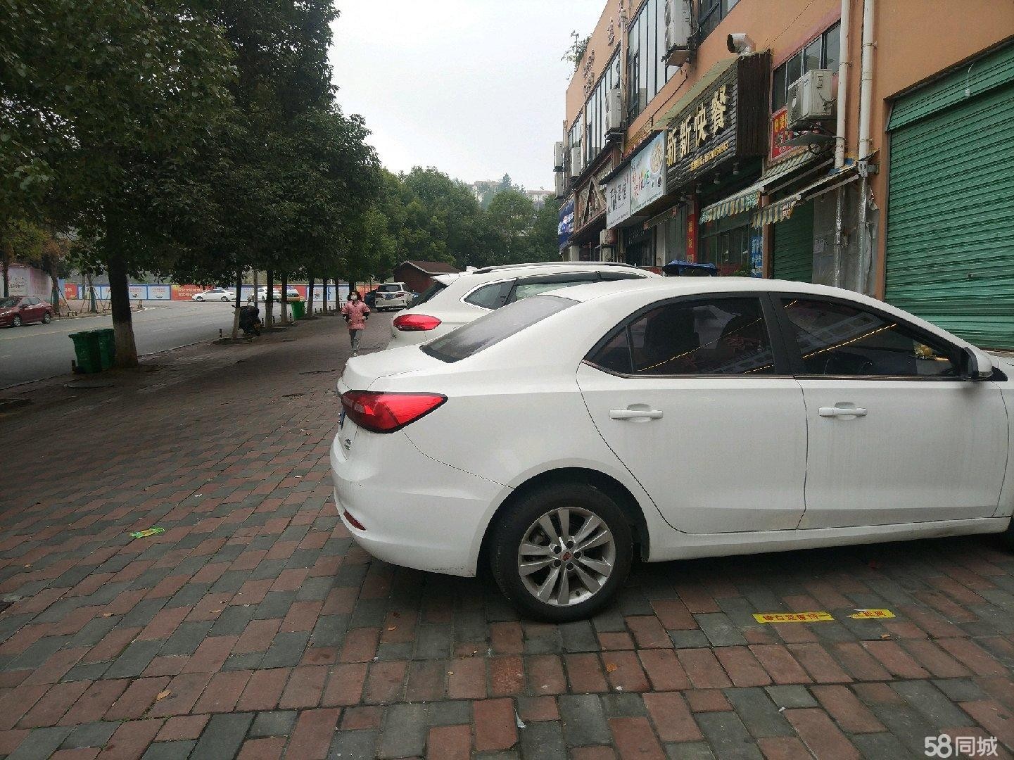 (转让)装修好的早餐+火锅店，包房2个，交通方便，就在东欣彩虹城附近