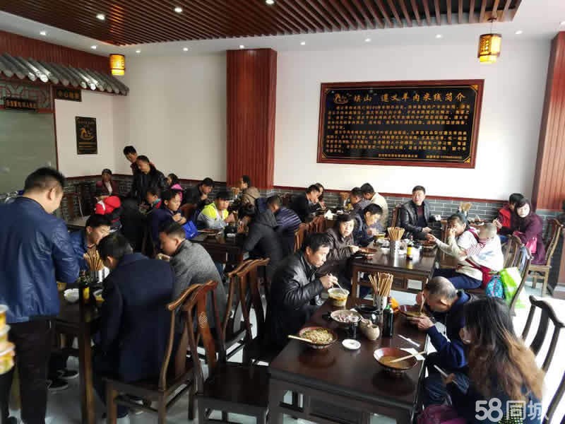 (转让)本店经营中待转，位于老火车站门口农商银行隔壁，-楼1 30平