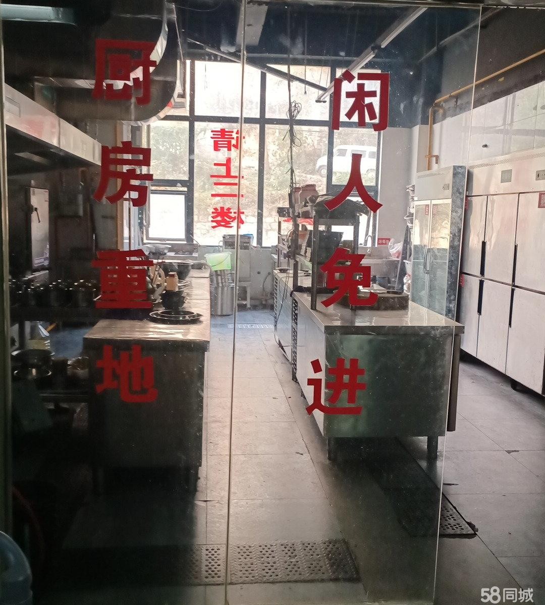 (转让)该店地处苏州路福州路交界处,人流量大,交通便利,停车方便