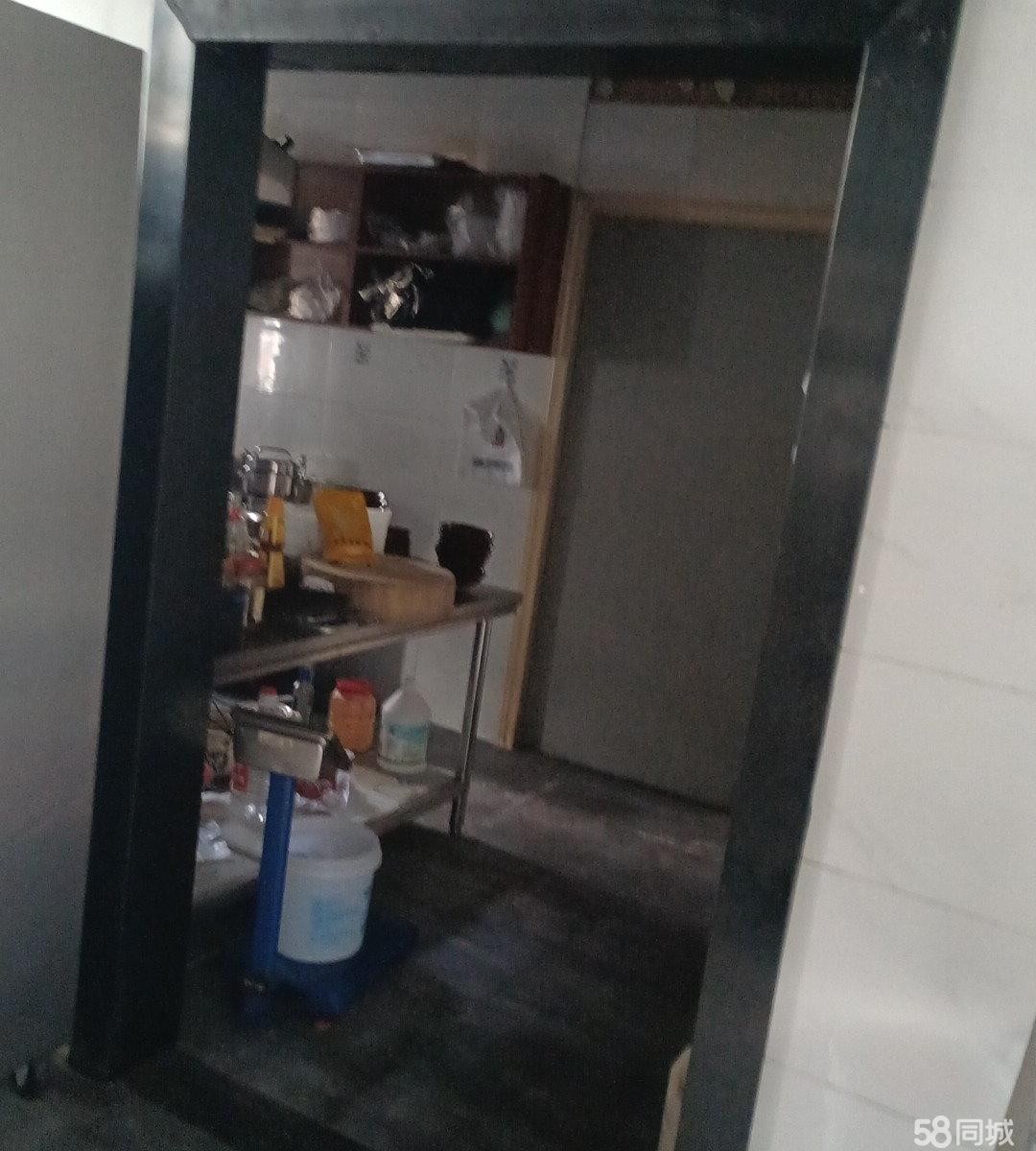 (转让)该店地处苏州路福州路交界处,人流量大,交通便利,停车方便