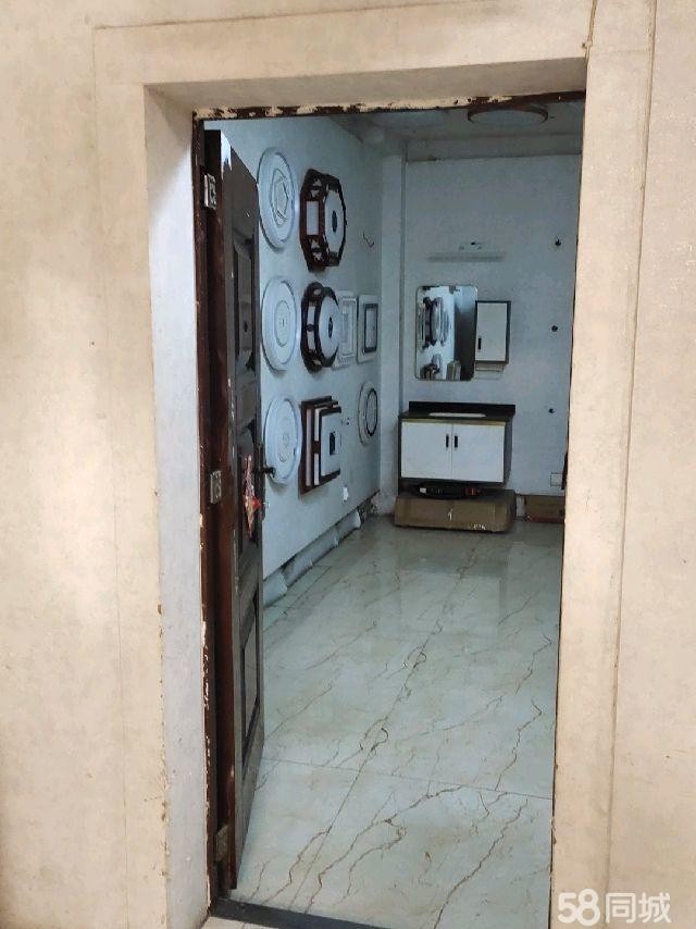 (转让)临街门面，交通方便，周边小区多