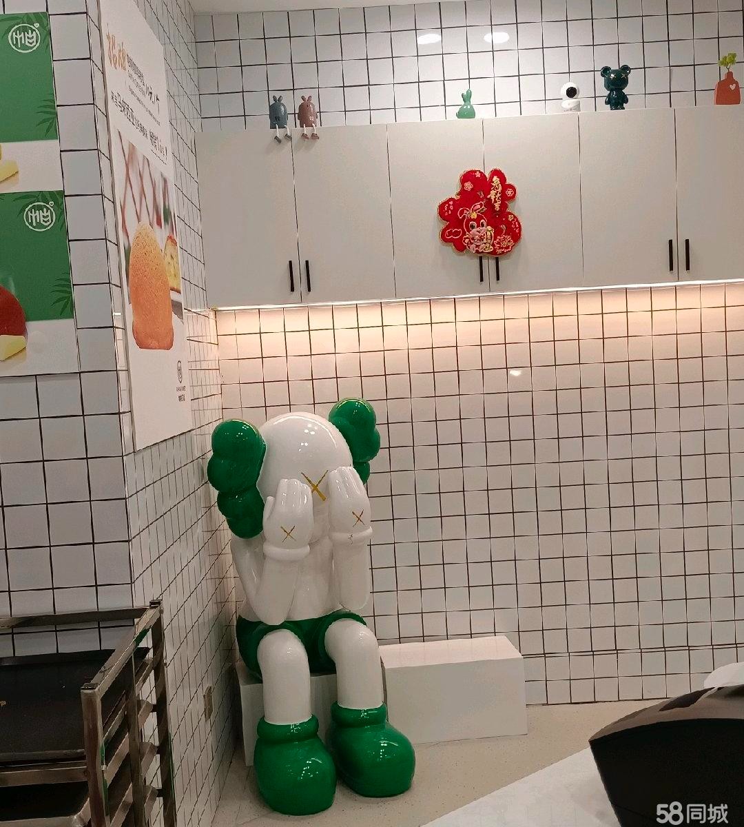 (转让)品牌连锁面包店,无转让费,所需费用是加盟费装修费设备费等。