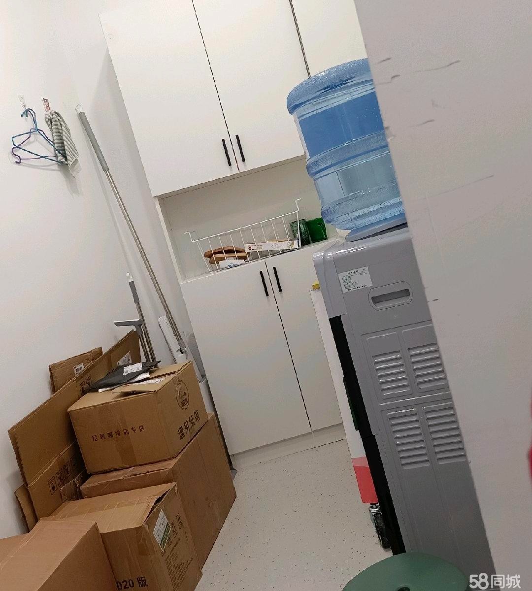 (转让)品牌连锁面包店,无转让费,所需费用是加盟费装修费设备费等。