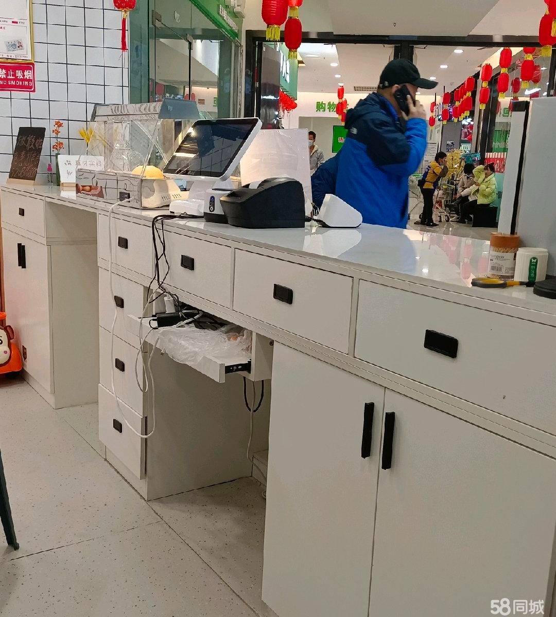 (转让)品牌连锁面包店,无转让费,所需费用是加盟费装修费设备费等。