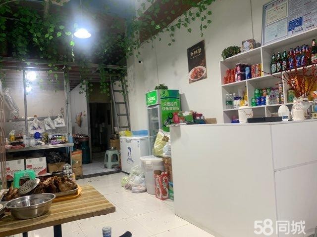 (转让)营业中商铺精装修，设备、证照齐全，独立厨房卫生间，带仓储阁楼