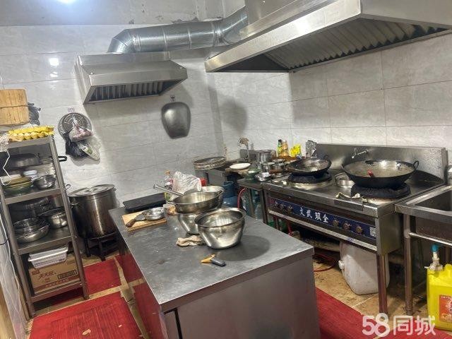(转让)旺铺转让，做夜市的话夏天外面可以摆，使用面积大