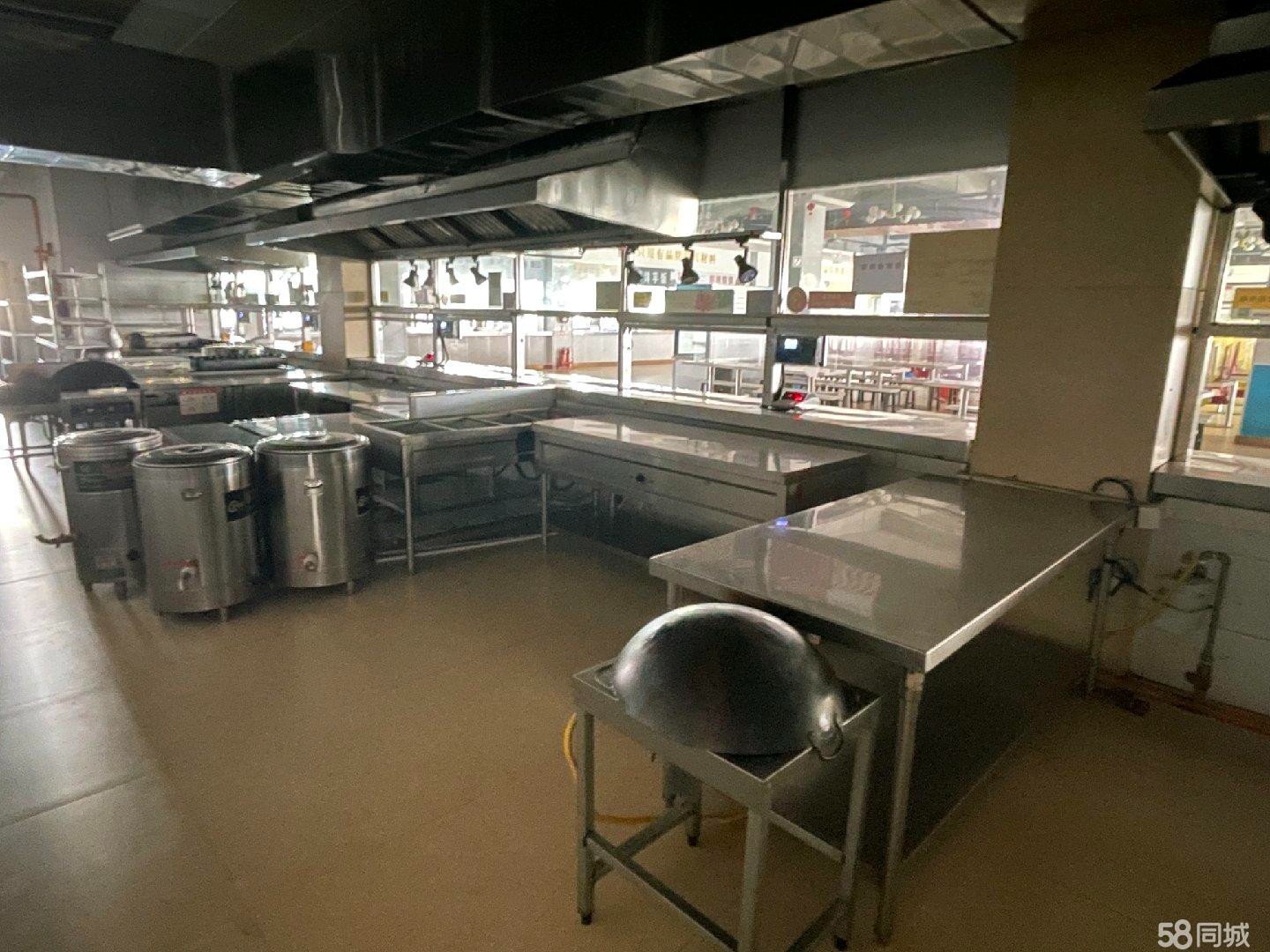 (转让)大学食堂旺铺,生意稳定接手即可经营，转让费包含两万押金