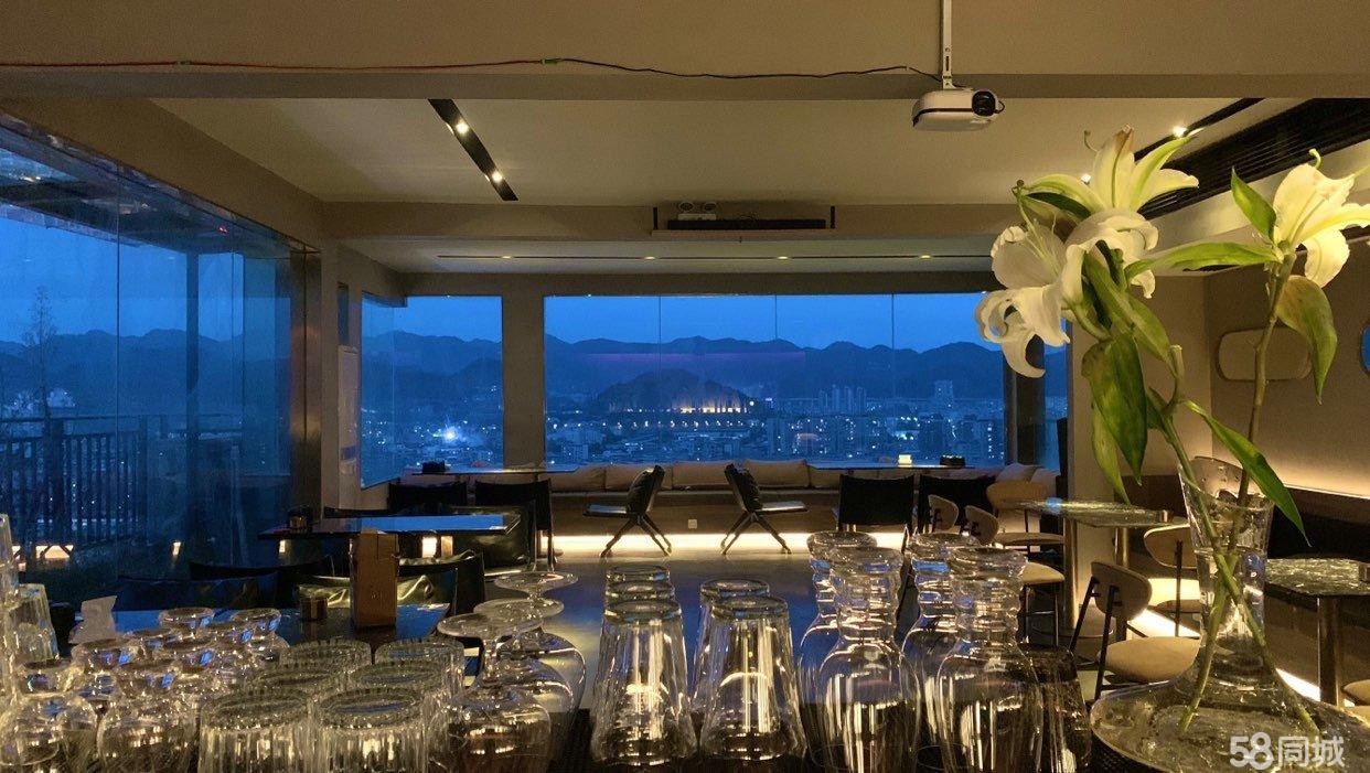 (转让)可用一共4层。1.2楼为正常待客区3楼有独立厨房顶搂露天