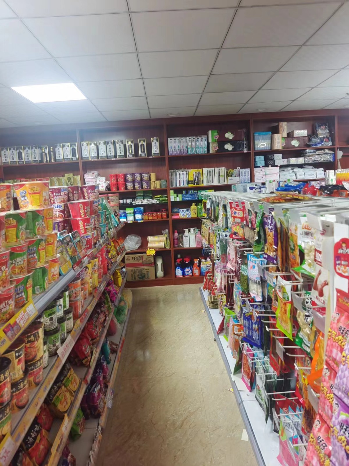 圣城华府烟酒店门面转让